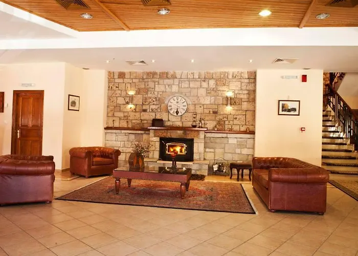 Kynaitha Hotel Kalavryta